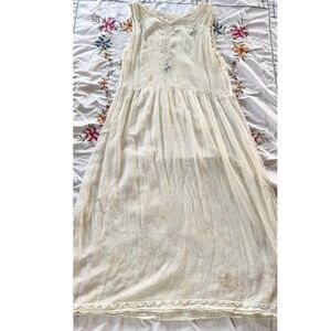 Antique cream dress with floral embroidery and lace details. Wounded bird!